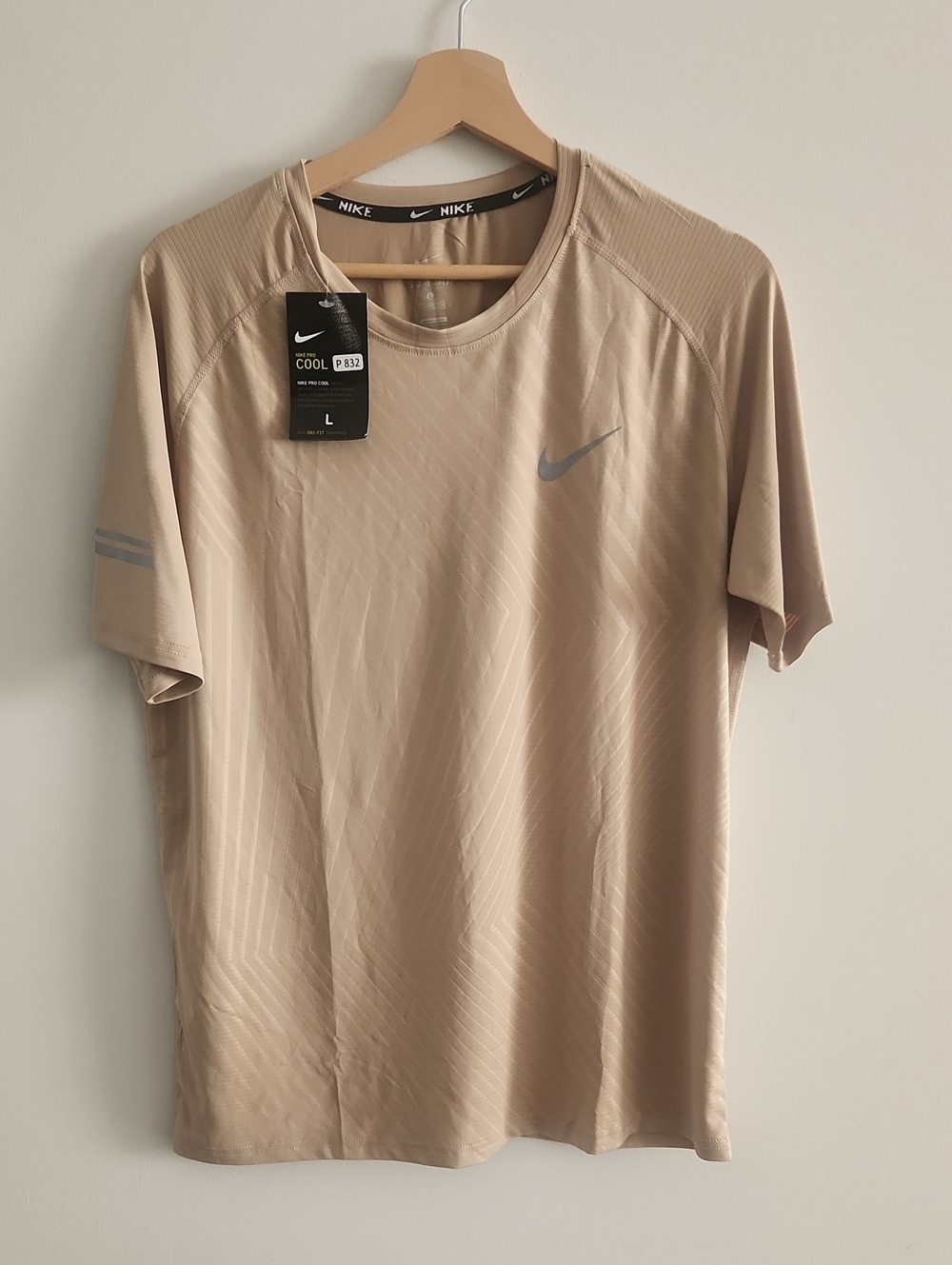 Nike Men’s Short Sleeve Performance Tee in Beige with Reflective Swoosh